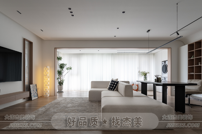 大連裝修潮流趨勢之現代簡約案例賞析典雅素凈溫潤空間1.png